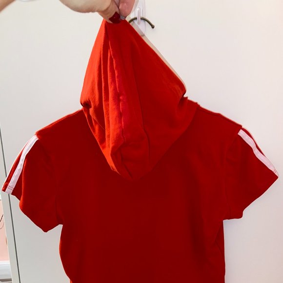 Sporty T-Shirt Hooded Crop || Red + White Stripes - Picture 6 of 9